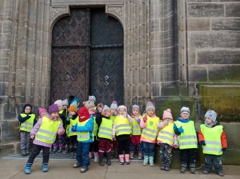 Zpívání koled v kostele